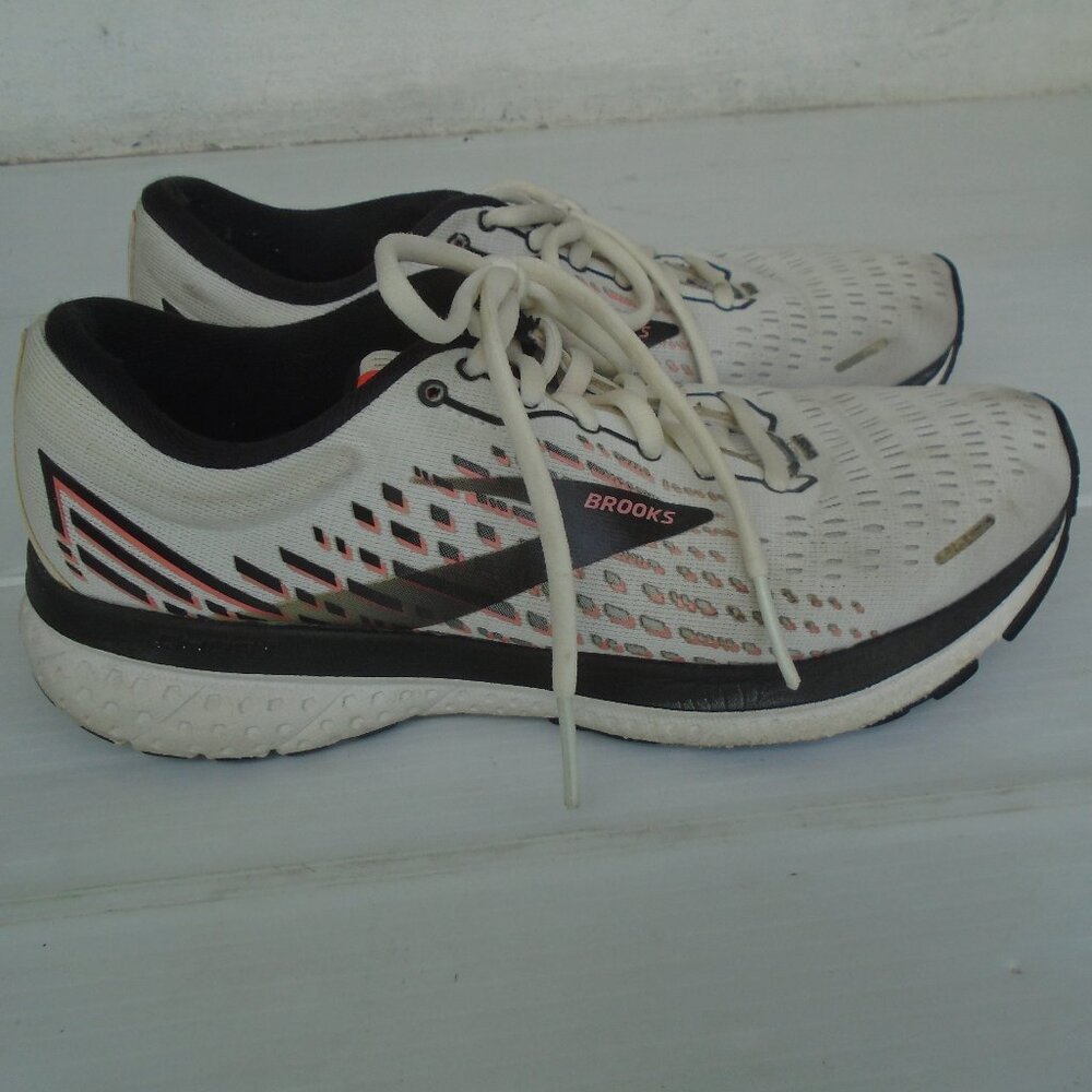 Brooks Ghost 13 Womens Running Shoes Size 8 White/Black